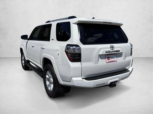 Certified 2020 Toyota 4Runner SR5 AWD/4WD image 5