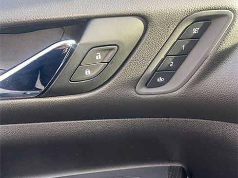 Used 2021 GMC Acadia SLT w/ Elevation Edition image 11