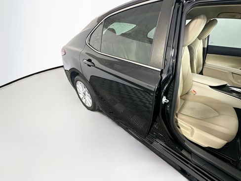 Used 2021 Toyota Camry LE FWD image 27