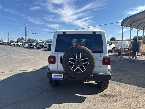 Used 2024 Jeep Wrangler Sahara image 4