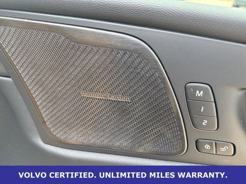 Used 2023 Volvo XC60 B5 Ultimate w/ Climate Package FWD image 11