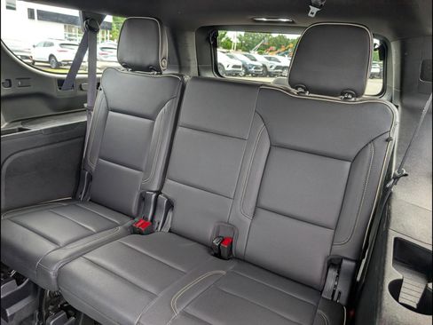 Used 2021 GMC Yukon XL SLT w/ SLT Premium Package AWD/4WD image 13