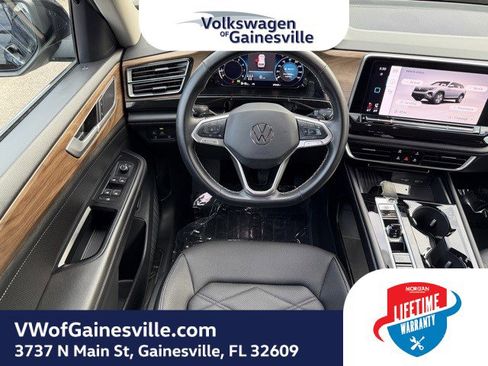 Used 2025 Volkswagen Atlas SE image 16