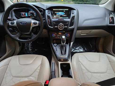 Used 2015 Ford Focus Electric Hatchback 4D w/ Exterior Protection Package image 19