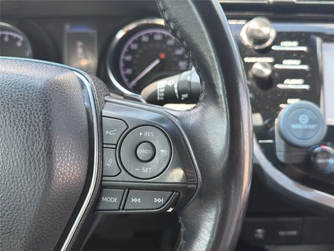 Used 2019 Toyota Camry SE FWD image 17