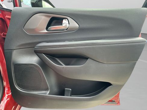 New 2026 Chrysler Pacifica Select w/ S Appearance Package FWD image 30
