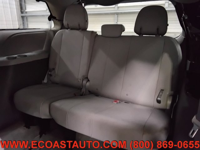 Used 2015 Toyota Sienna XLE w/ XLE Navigation Package FWD image 14