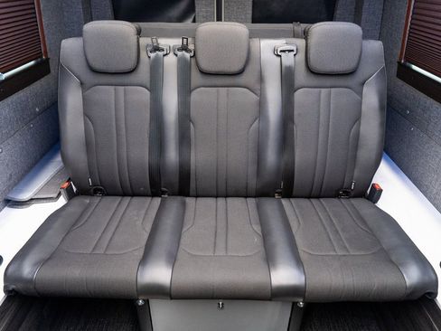 Used 2022 Mercedes-Benz Sprinter 2500 image 32