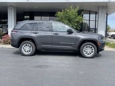 New 2026 Jeep Grand Cherokee Laredo AWD/4WD image 3