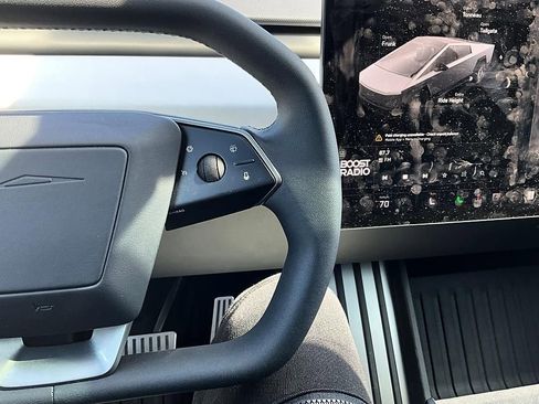 Used 2024 Tesla Cybertruck AWD Crew Cab image 21