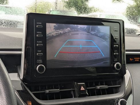 Used 2020 Toyota Corolla LE image 16