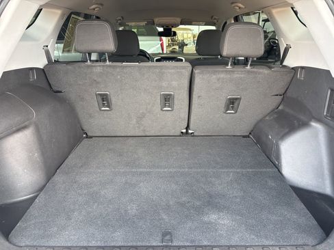 Certified 2024 GMC Terrain SLE w/ Driver Convenience Package image 12