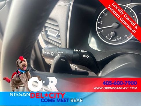 Used 2025 Nissan Rogue SV FWD image 21