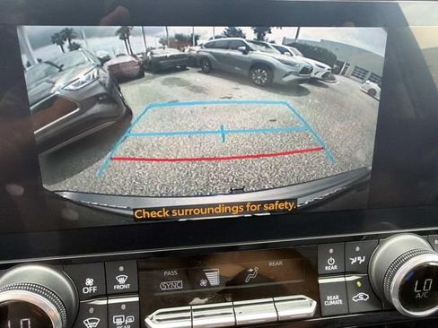 Used 2023 Toyota Highlander XLE FWD image 30
