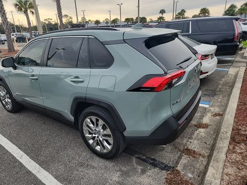 Used 2020 Toyota RAV4 XLE Premium image 3