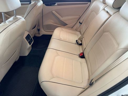 Used 2017 Volkswagen Passat 1.8T SE w/ SE Lighting Package image 15