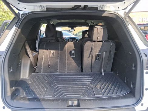 Used 2022 Chevrolet Traverse LT FWD image 16