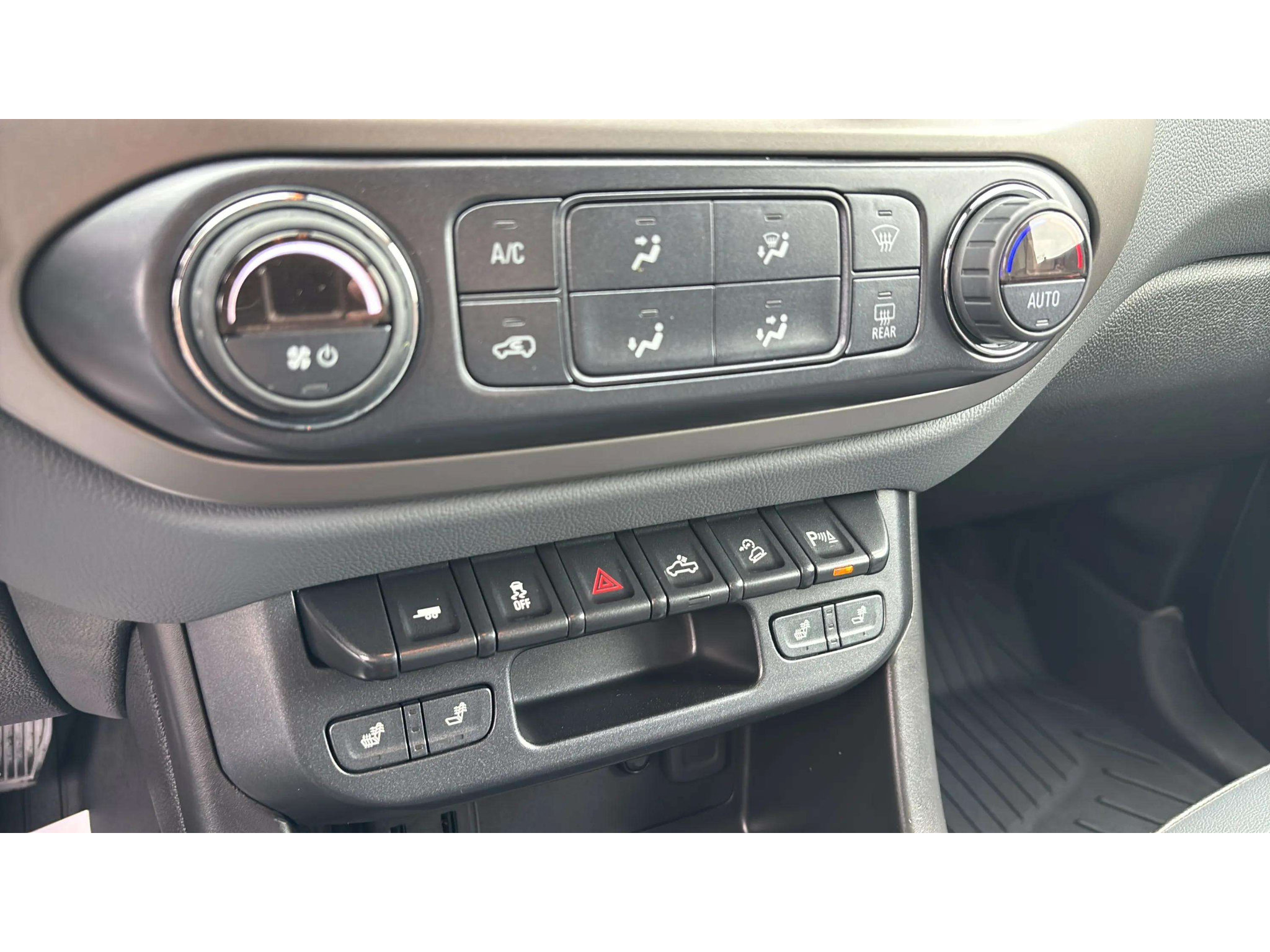Used 2019 Chevrolet Colorado Z71 w/ LPO, Premium Interior Package AWD/4WD image 20