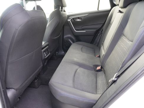 Used 2022 Toyota RAV4 SE image 15