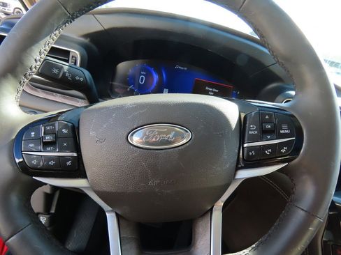 Used 2022 Ford Explorer Platinum w/ Equipment Group 601A image 28