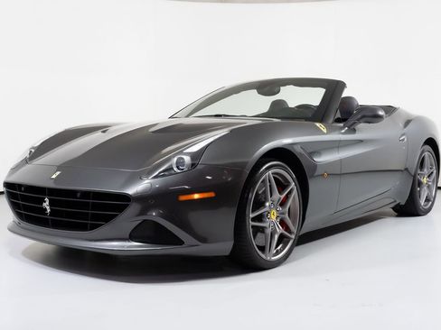 Used 2015 Ferrari California T RWD image 24