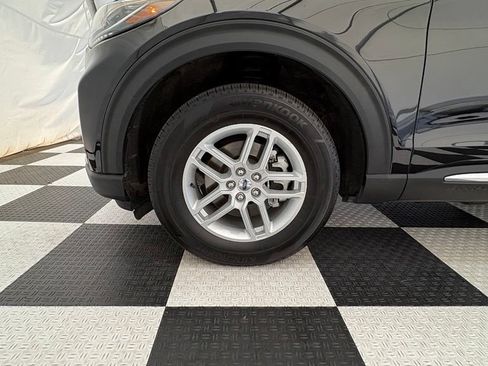 Used 2025 Ford Explorer Active AWD/4WD image 12