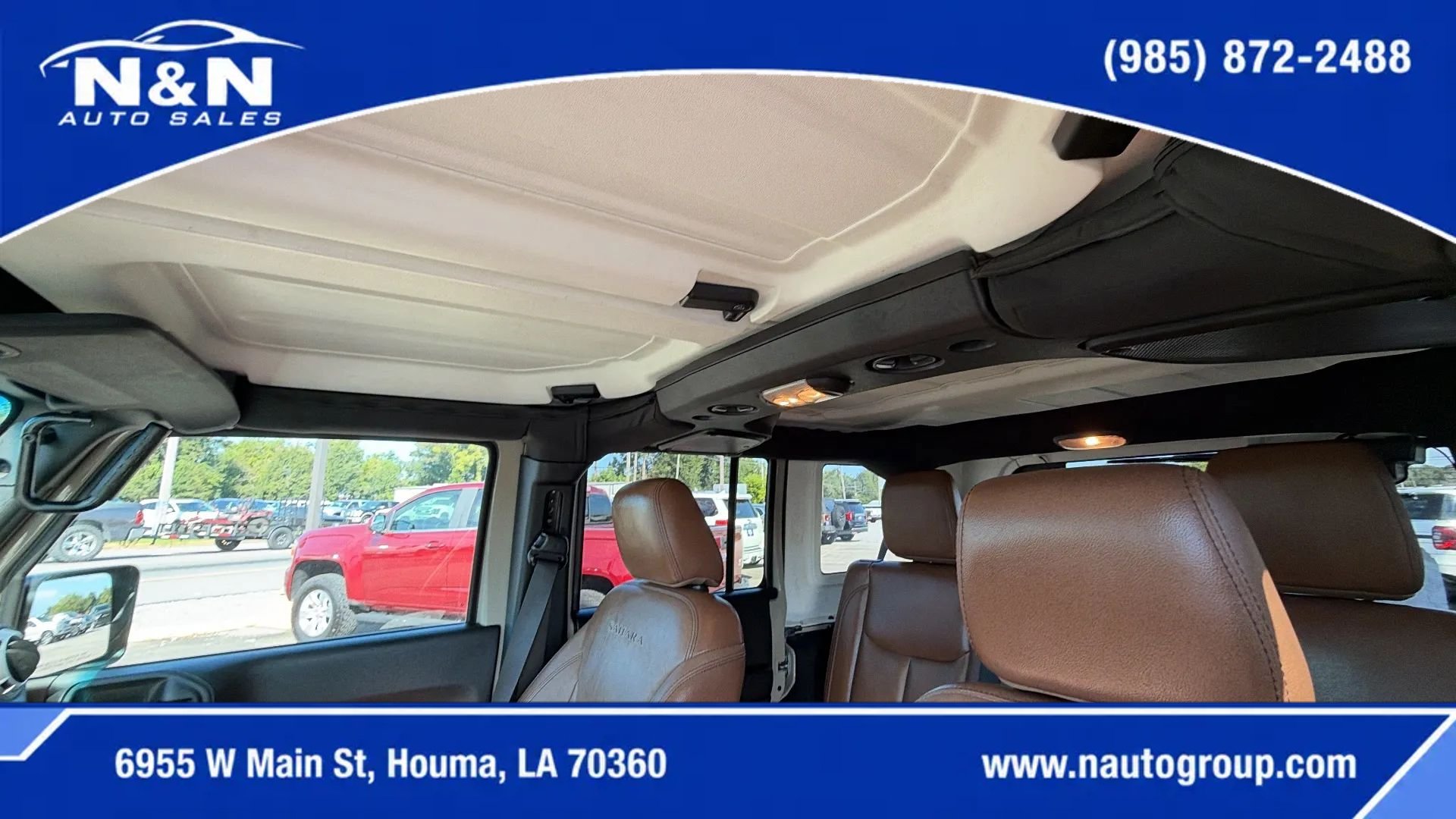 Used 2017 Jeep Wrangler Unlimited Sahara w/ Connectivity Group AWD/4WD image 14