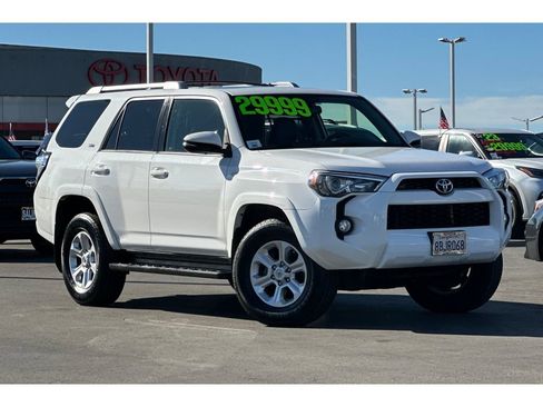 Used 2018 Toyota 4Runner SR5 Premium image 2