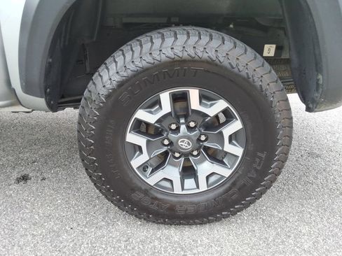 Used 2023 Toyota Tacoma TRD Off-Road w/ TRD Premium Off Road Package AWD/4WD image 12