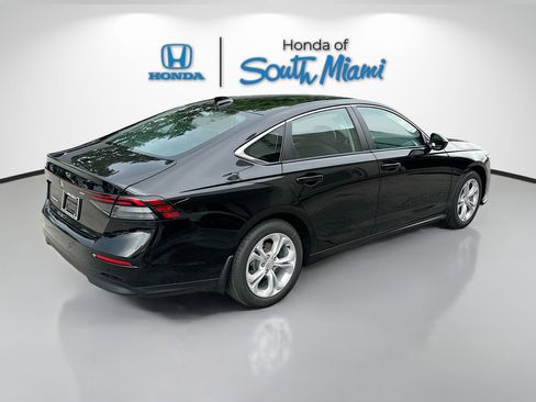 Certified 2025 Honda Accord LX image 6