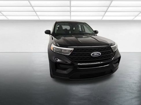 Used 2023 Ford Explorer XLT image 2