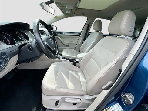 Used 2016 Volkswagen Golf SE image 19