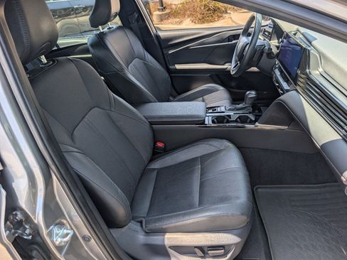 Used 2025 Toyota Camry XSE FWD image 8