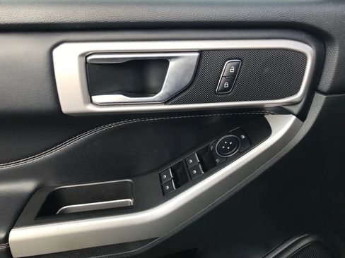 Used 2022 Ford Explorer XLT image 14