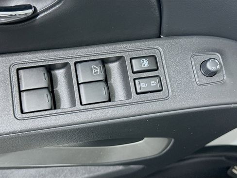 Used 2025 Nissan Frontier SV image 15