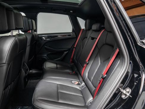 Certified 2026 Porsche Macan AWD/4WD image 28