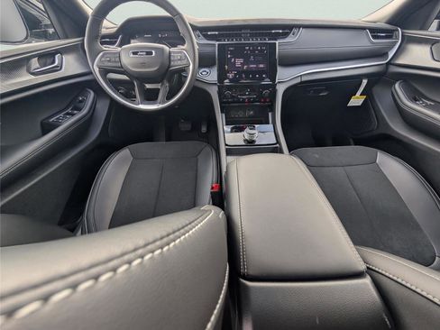 New 2025 Jeep Grand Cherokee L Altitude image 29