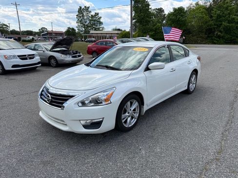 Used 2013 Nissan Altima 2.5 SV image 2