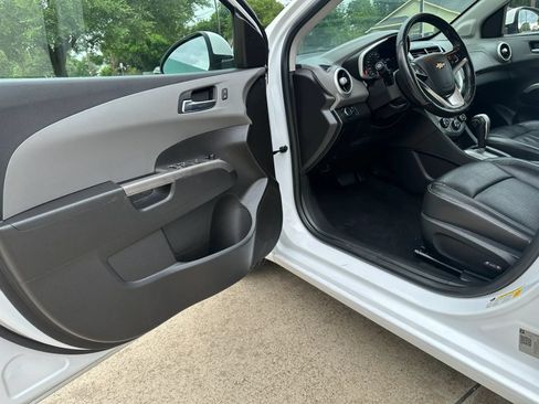 Used 2020 Chevrolet Sonic Premier FWD image 9