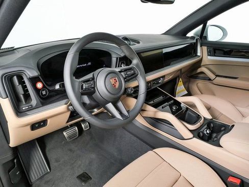 New 2026 Porsche Cayenne S image 4