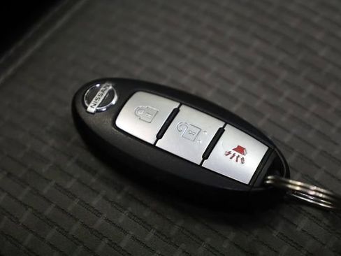 Used 2017 Nissan Titan S image 26