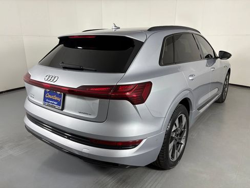 Used 2022 Audi e-tron Premium AWD/4WD image 8