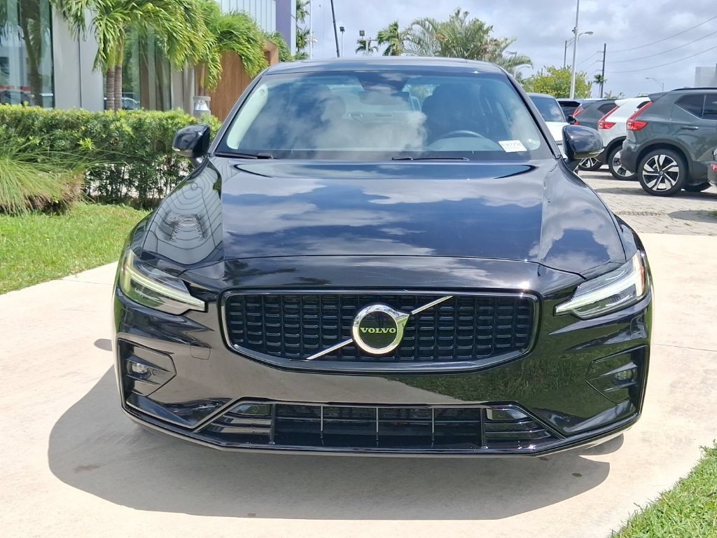 Used 2025 Volvo S60 B5 Core FWD image 2