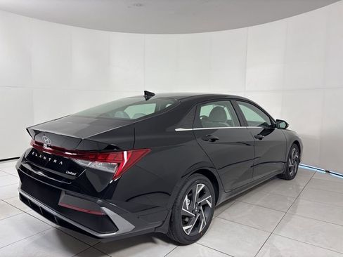 New 2026 Hyundai Elantra Limited FWD image 5