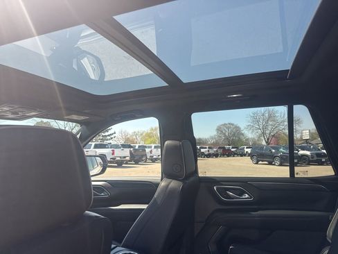 Used 2023 GMC Yukon SLT w/ SLT Premium Package AWD/4WD image 12