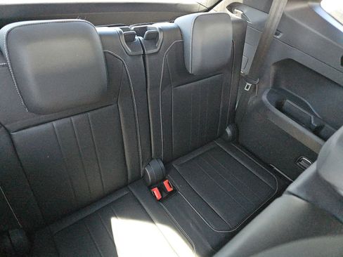 Used 2023 Volkswagen Tiguan SE R-Line image 17