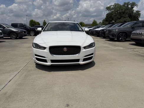 Used 2017 Jaguar XE Premium RWD image 2