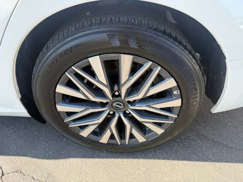 Used 2025 Nissan Altima 2.5 SV FWD image 4