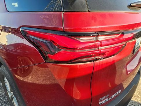 Used 2023 Chevrolet Traverse LT FWD image 7