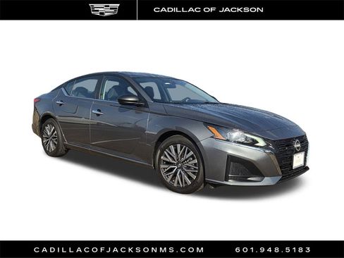 Used 2025 Nissan Altima 2.5 SV image 3